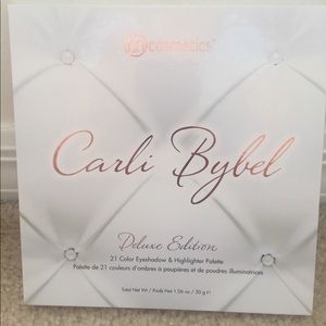 Bh cosmetics: eyeshadow and highlighter palette